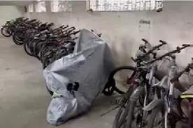 电动车雨披上带有血迹？华科学生返校发现雨披出现大洞：原来是被小动物拿去做了窝图片