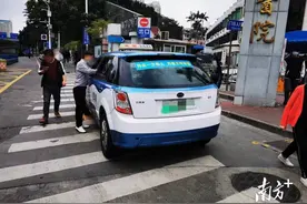 七岁男童突发晕厥，深圳交警紧急开道护送就医图片