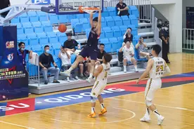 溢出屏幕的天赋！19岁黑马杀入中国男篮大名单图片