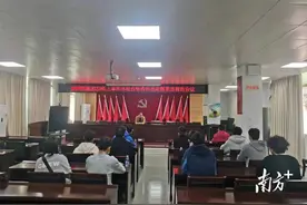 汕尾城区香洲街道严把质量关，精选入伍好青年图片