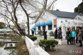 漫步市区难得一见的“城堡花园”，与小动物来一场春天的约会图片