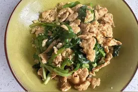 这一道韭菜炒鸡蛋有点特别！丨点“食”成“精”图片