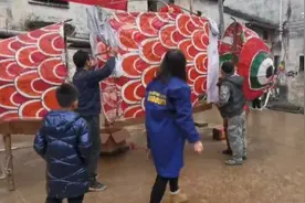 洄游城乡之间的“嬉鱼人”图片