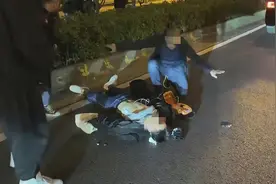 西安车主路遇小伙因车祸昏倒拿出AED急救：设备花3万元购买首次使用图片