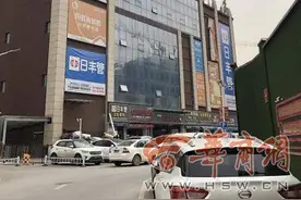 追踪|记者走访建材市场防水胶商户 都说墙面打孔注胶不靠谱图片