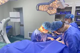 99岁老太不慎摔倒腿部骨折，烟台市中医医院多学科协作助其康复图片