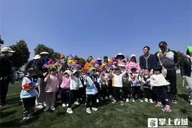西山区春苑幼儿园组织开展春季幼儿户外实践活动图片