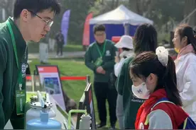 蒙眼闻香识植物！武汉小学生在大自然中开展研学之行图片