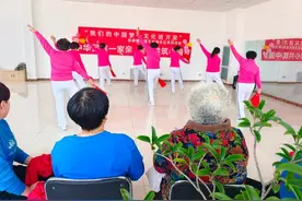 靖海社区开展 “三月桃花春意浓 巾帼风采绽芳华”庆三八节文化演出活动图片