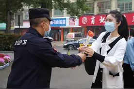 怀旧小卖部、臭豆腐店、奶茶店，长特女教师们在“女神街”里过节图片