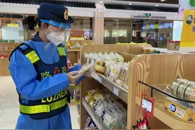 “90后”的她，用3年时间为爱捐献及腰长发图片