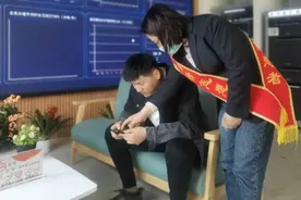 临沂高新区罗西行政审批服务中心“巾帼志愿学雷锋”活动获好评图片