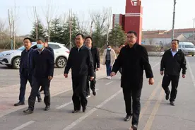 东营市教育局二级调研员张贤云莅临陈庄镇中学调研指导工作图片