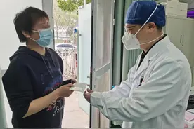 女神节，武汉医护手绘爱心祝福卡，患者说会一直珍藏图片