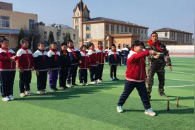 福山区张格庄小学：国防教育进校园，爱国情怀种心间图片