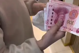 9岁男孩拿压岁钱给妈妈买戒指，妈妈：孩子很大胆，爸爸说不能打图片