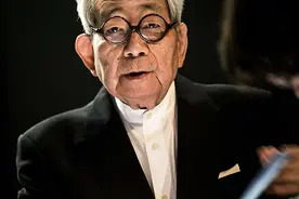 莫言谈大江健三郎：他寻求的是“绝望中的希望”，是那线“透进铁屋的光明”图片