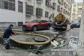 茅箭区二堰街道：协力清掏“化粪池” 共同缔造焕新颜图片
