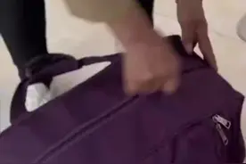 跨越两三百公里，妈妈提两大包吃的用的看望出嫁女儿图片