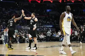 NBA | 格林拿球砸威少 “轻松”凑够16次技犯自动停赛图片