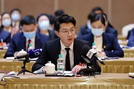 向着高光 逐梦前行 ——记全国人大代表、中国男子短道速滑队运动员任子威图片