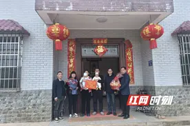 “生育补贴”政策托起家庭三孩梦图片