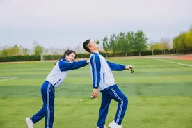 朗吧丨“等你”二字便是十年光阴图片