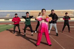 就我一个00后？！这届年轻人开始健一种很新的身……图片