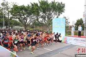 澳门举行国际10公里长跑赛 肯尼亚男女选手夺冠图片
