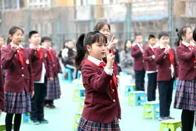 少先队队歌、共青团团歌手语规范发布      宜昌特校学生担当“领唱”图片