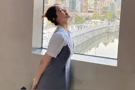 欧阳娜娜、周也的春游照，把层次感拿捏了！图片