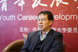 邱泽奇 | 深度对话ChatGPT : 我们终将变成“无用之人”？图片