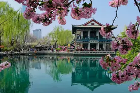 组图｜五龙潭：花影照水爱晴柔图片