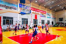 成功锁定四强席位！黄江男篮今晚将迎战道滘队图片