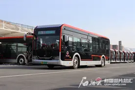 乌鲁木齐市104路等5条公交线路上线190辆新能源纯电动公交车图片