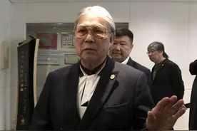 霍震霆称播错国歌事件香港冰协责无旁贷，港协暨奥委会将交详细报告图片
