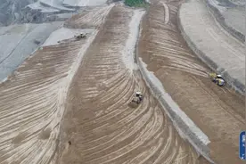 甘肃定西：黄土高原高标准农田建设忙图片