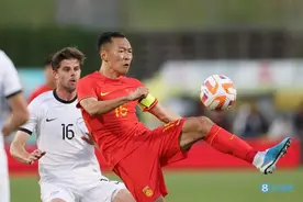 吴曦配李可？足球报：国足9月热身关键点在于找到中场最优解图片