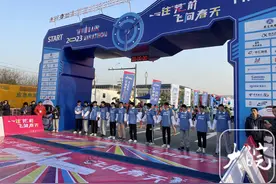 2023芜湖航空马拉松开跑 一万余名爱好者参加图片