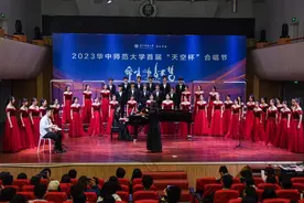 华中师范大学首届“天空杯”合唱节落幕图片