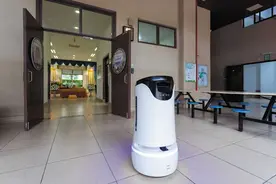 机器人当“管家 ”殡仪馆里送温情图片