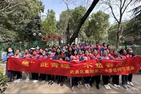 校社联动创和谐，美化家园我来“绘”——武昌中央花园社区助力“我家小院”添“新衣”图片