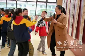 边玩边学 这所小学培养阳光少年图片