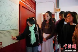广西柳州迎首个入境旅游团 越南游客探访胡志明旧居图片