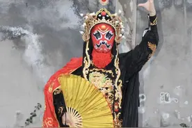 山东工程职业技术大学这个会变脸喷火的小伙又火了！图片