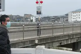 他想当个无名英雄，却被衣服给“出卖”了图片