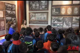 用行动践行爱国主义教育 ——长沙麓山国际第二实验小学师生祭拜忠烈祠图片