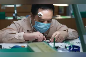 寻访广州“小修小补”手艺人：他花三个月时间手工修复进口钟图片