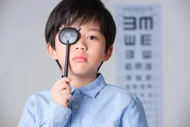 孩子近视是戴框架眼镜好，还是戴角膜塑形镜好呢？一起来看→图片