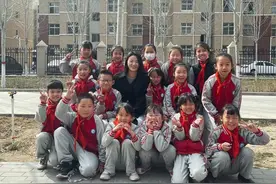 春蕾花开丨问晓梅：我愿成为温暖孩子们的一束光图片